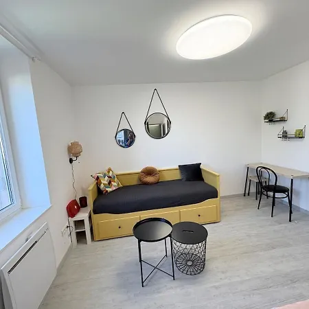 Apartment Emma's Nest! Very Good Location, Quiet 4 People *