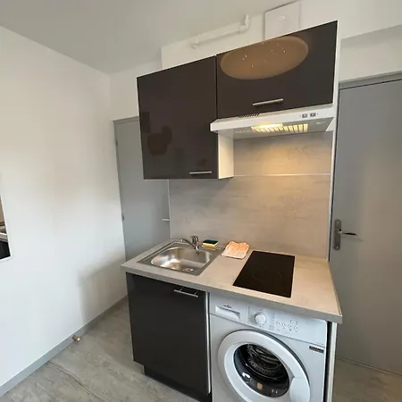 Emma's Nest! Very Good Location, Quiet 4 People Apartment